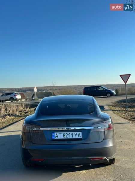 Лифтбек Tesla Model S 2015 в Ивано-Франковске