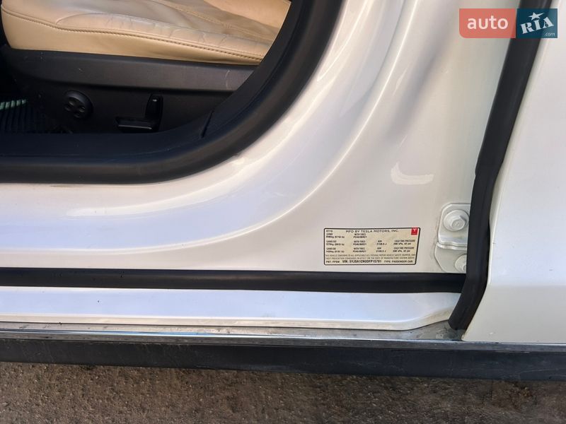Ліфтбек Tesla Model S 2013 в Черкасах
