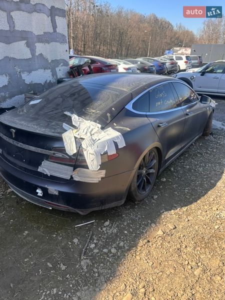 Лифтбек Tesla Model S 2015 в Черновцах