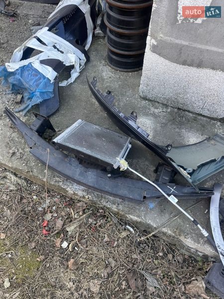 Лифтбек Tesla Model S 2015 в Черновцах