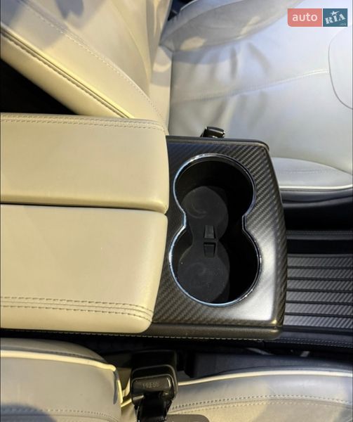 Ліфтбек Tesla Model S 2014 в Києві