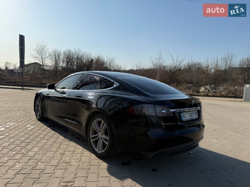 Лифтбек Tesla Model S 2013 в Львове