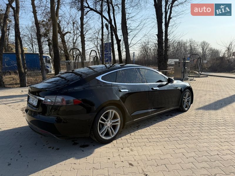 Лифтбек Tesla Model S 2013 в Львове
