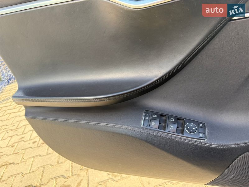 Лифтбек Tesla Model S 2013 в Львове