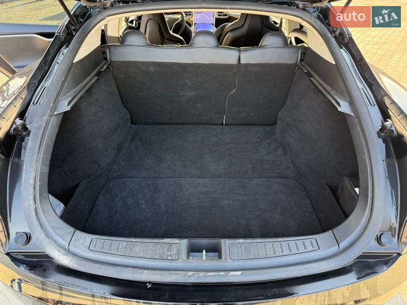 Лифтбек Tesla Model S 2013 в Львове