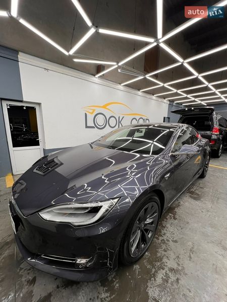 Tesla Model S 2020