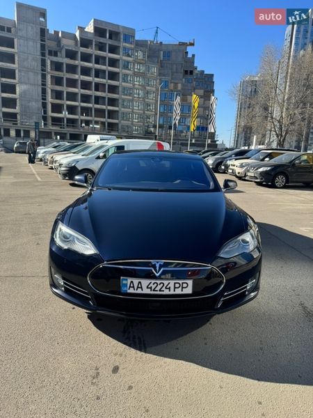 Ліфтбек Tesla Model S 2015 в Києві