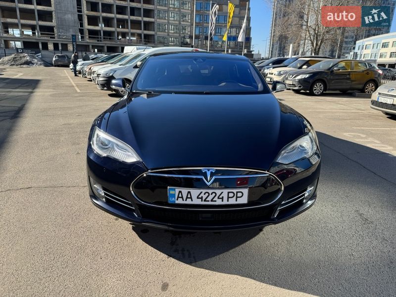 Ліфтбек Tesla Model S 2015 в Києві