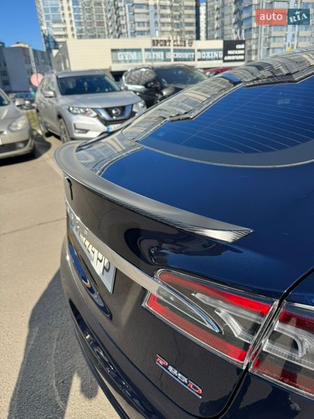 Ліфтбек Tesla Model S 2015 в Києві