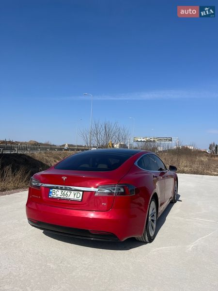 Лифтбек Tesla Model S 2016 в Львове