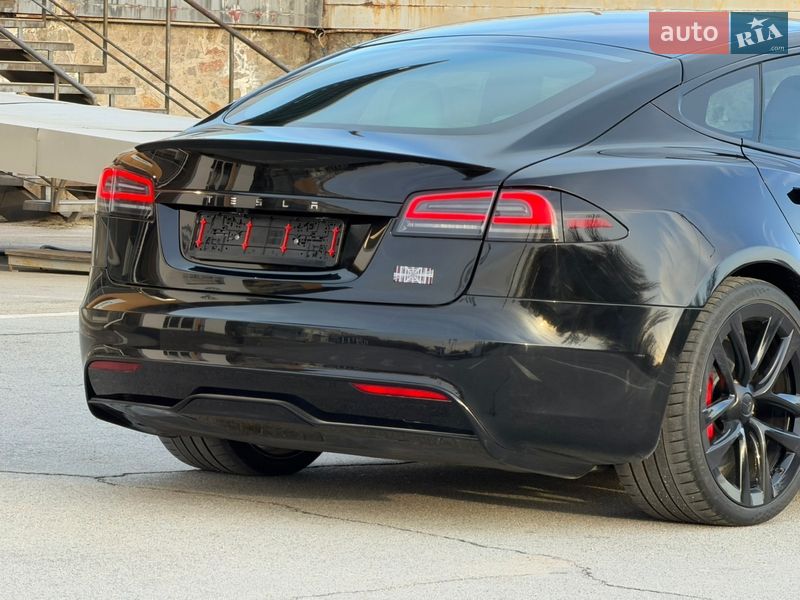 Ліфтбек Tesla Model S 2024 в Запоріжжі