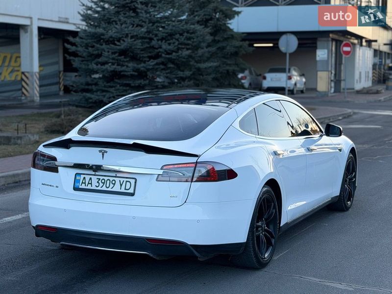 Лифтбек Tesla Model S 2014 в Киеве