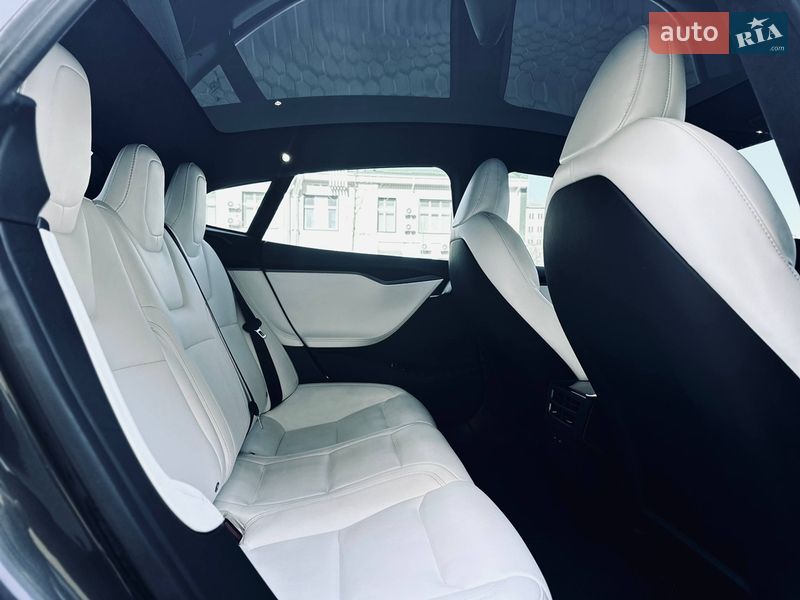 Лифтбек Tesla Model S 2020 в Одессе