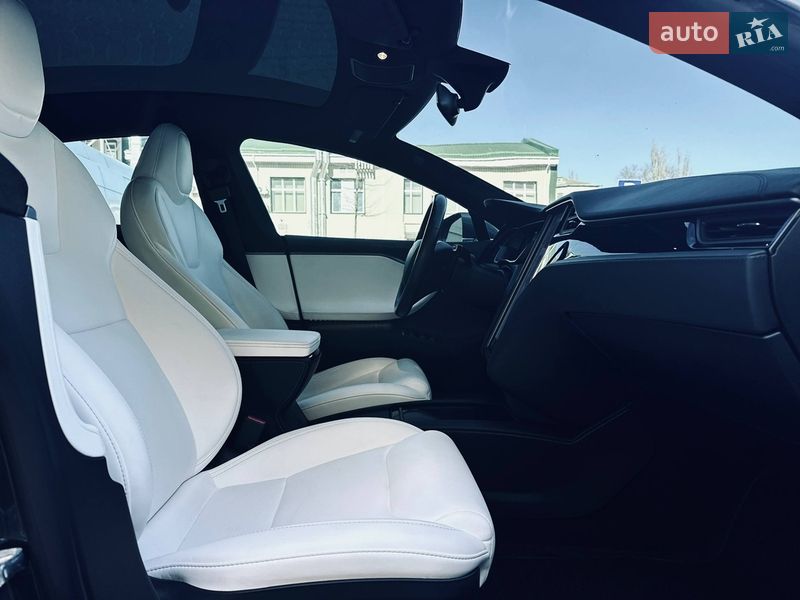 Лифтбек Tesla Model S 2020 в Одессе