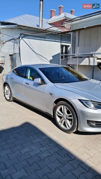 Лифтбек Tesla Model S 2014 в Глыбокой