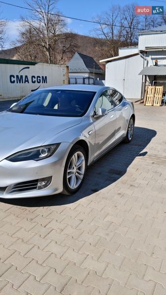 Лифтбек Tesla Model S 2014 в Глыбокой