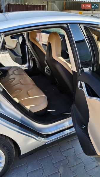 Лифтбек Tesla Model S 2014 в Глыбокой