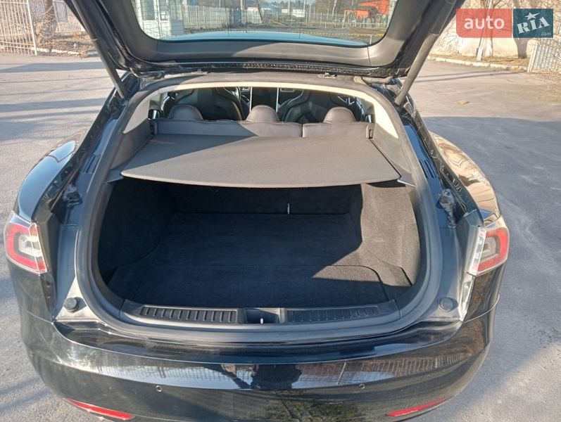 Ліфтбек Tesla Model S 2014 в Шепетівці