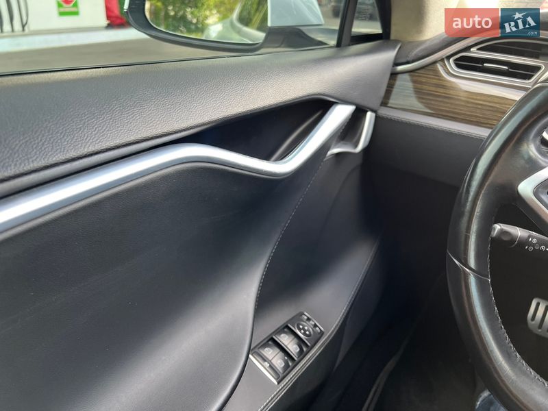 Лифтбек Tesla Model S 2014 в Житомире