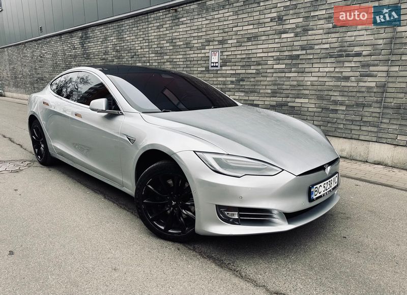 Лифтбек Tesla Model S 2017 в Буче