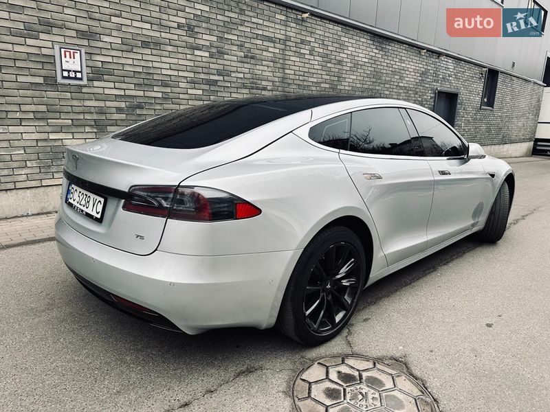 Лифтбек Tesla Model S 2017 в Буче