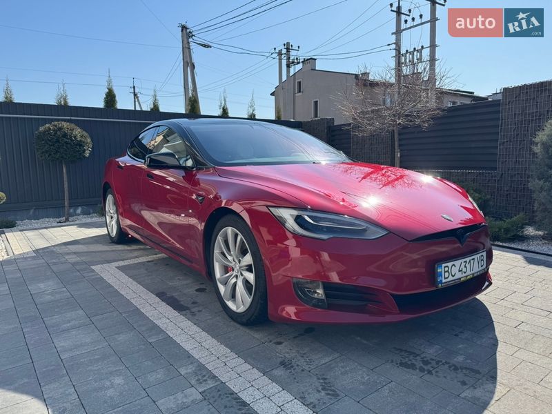 Лифтбек Tesla Model S 2019 в Львове