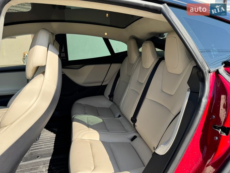 Лифтбек Tesla Model S 2019 в Львове