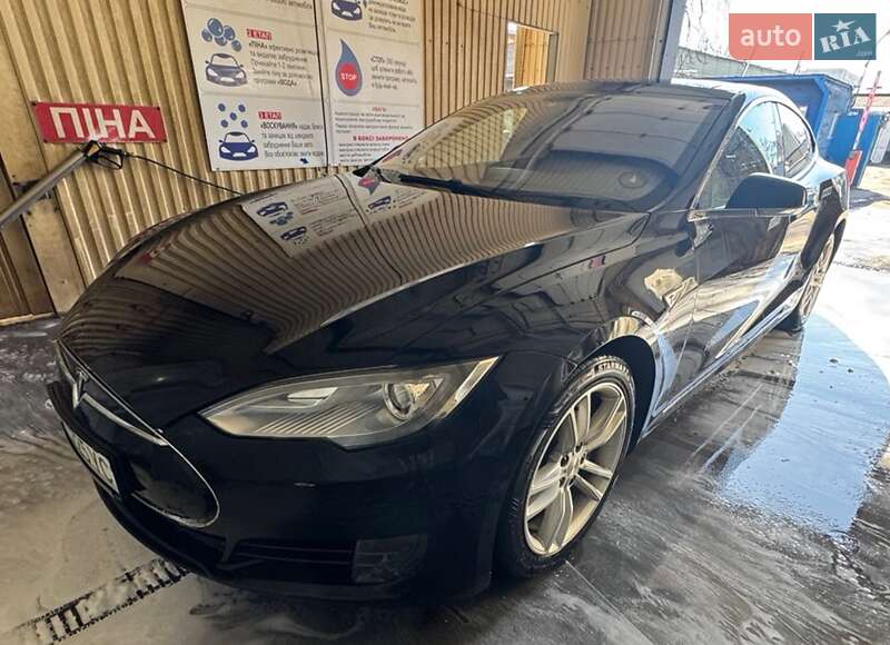Лифтбек Tesla Model S 2014 в Киеве