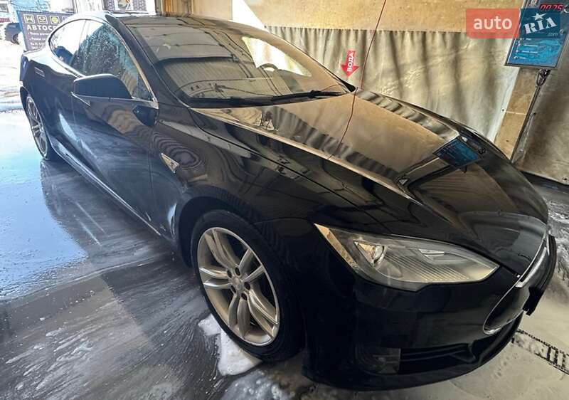 Лифтбек Tesla Model S 2014 в Киеве
