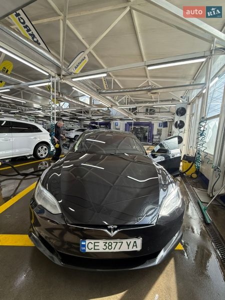 Ліфтбек Tesla Model S 2016 в Чернівцях