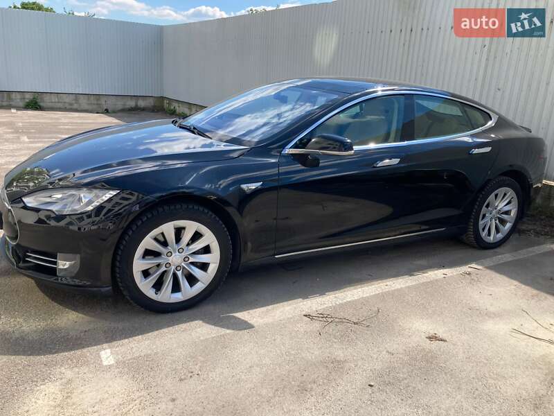 Tesla Model S 2014
