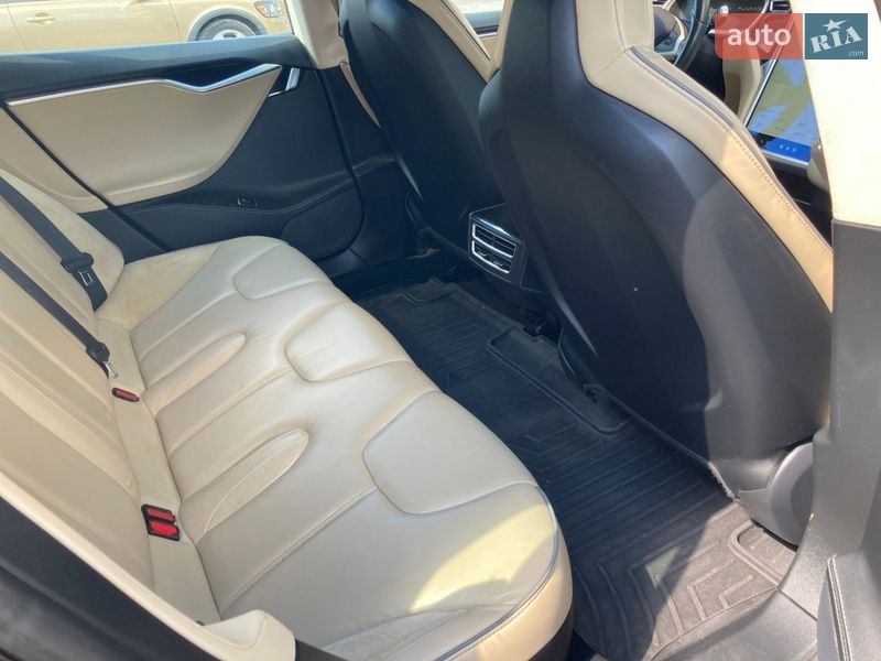 Лифтбек Tesla Model S 2014 в Киеве