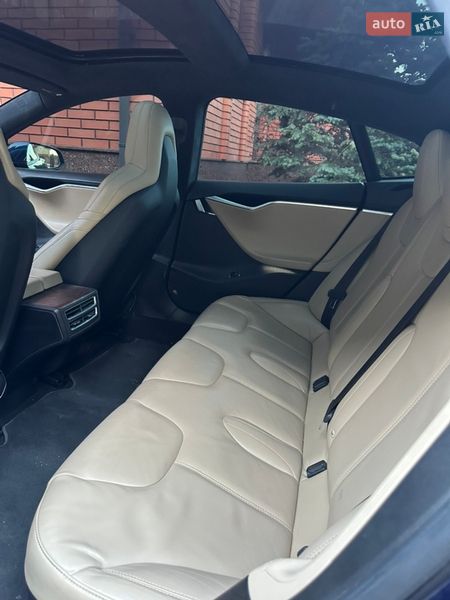 Ліфтбек Tesla Model S 2016 в Рівному