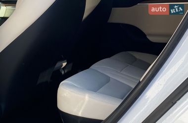 Лифтбек Tesla Model S 2022 в Киеве