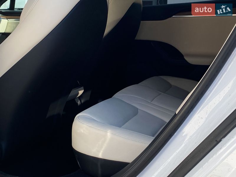 Лифтбек Tesla Model S 2022 в Киеве