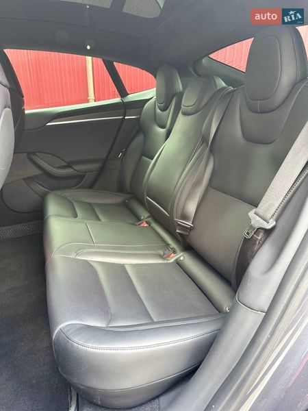 Лифтбек Tesla Model S 2022 в Киеве