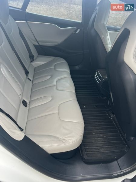 Лифтбек Tesla Model S 2015 в Черкассах