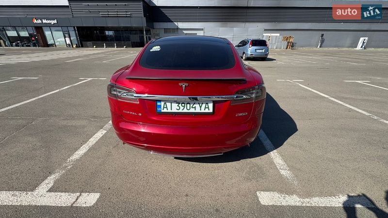 Ліфтбек Tesla Model S 2015 в Києві
