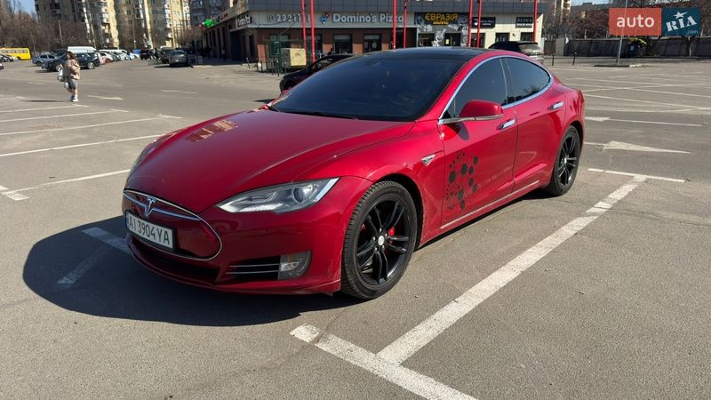 Ліфтбек Tesla Model S 2015 в Києві