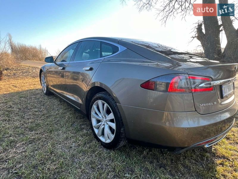 Лифтбек Tesla Model S 2015 в Броварах