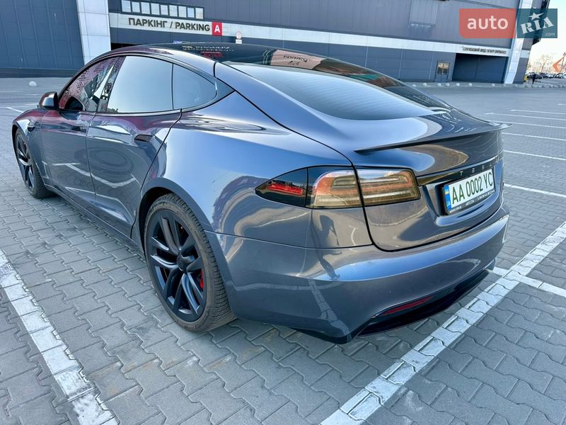 Лифтбек Tesla Model S 2023 в Киеве