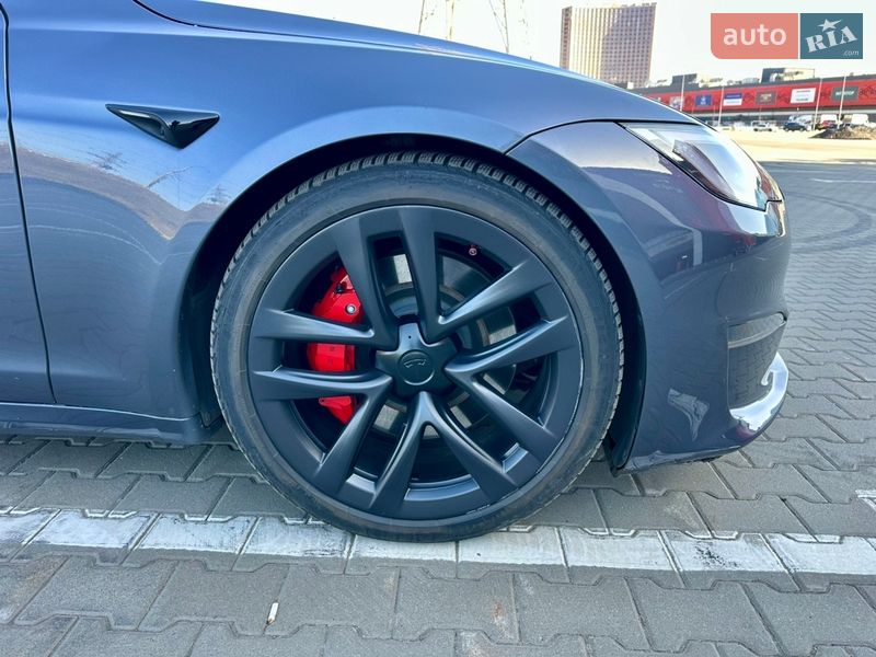 Лифтбек Tesla Model S 2023 в Киеве