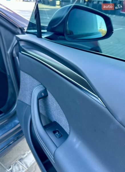 Лифтбек Tesla Model S 2023 в Киеве