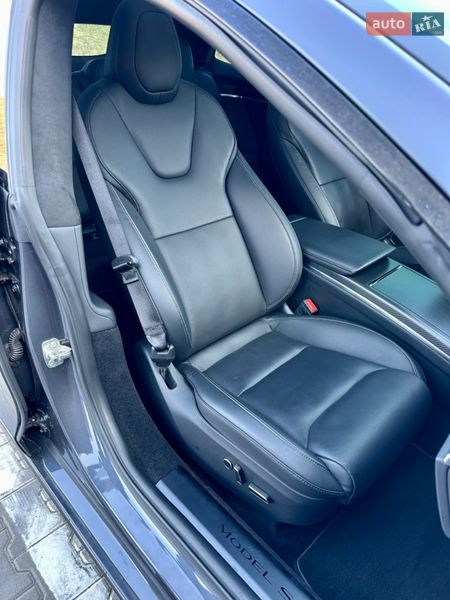 Лифтбек Tesla Model S 2023 в Киеве