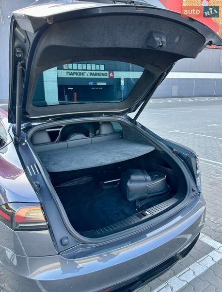 Лифтбек Tesla Model S 2023 в Киеве