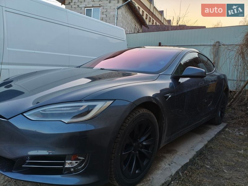 Лифтбек Tesla Model S 2017 в Житомире фото 12 Лифтбек Tesla Model S 2017 в Житомире