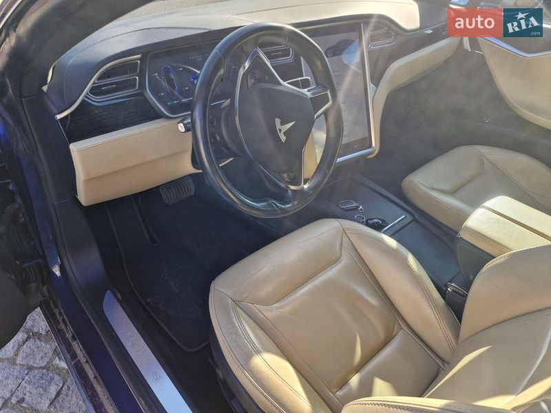 Лифтбек Tesla Model S 2016 в Киеве