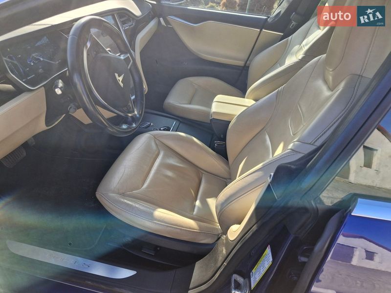 Лифтбек Tesla Model S 2016 в Киеве