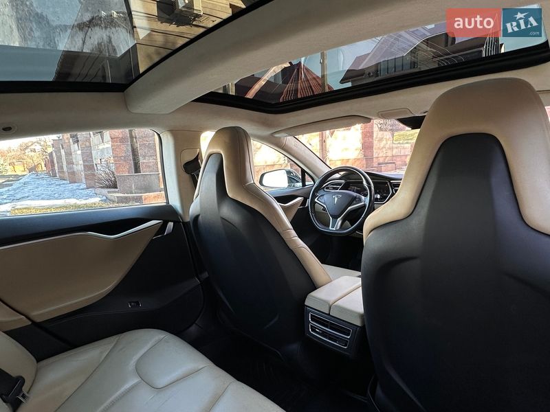 Лифтбек Tesla Model S 2015 в Киеве фото 31 Лифтбек Tesla Model S 2015 в Киеве
