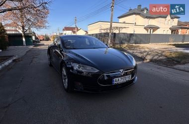 Лифтбек Tesla Model S 2015 в Киеве